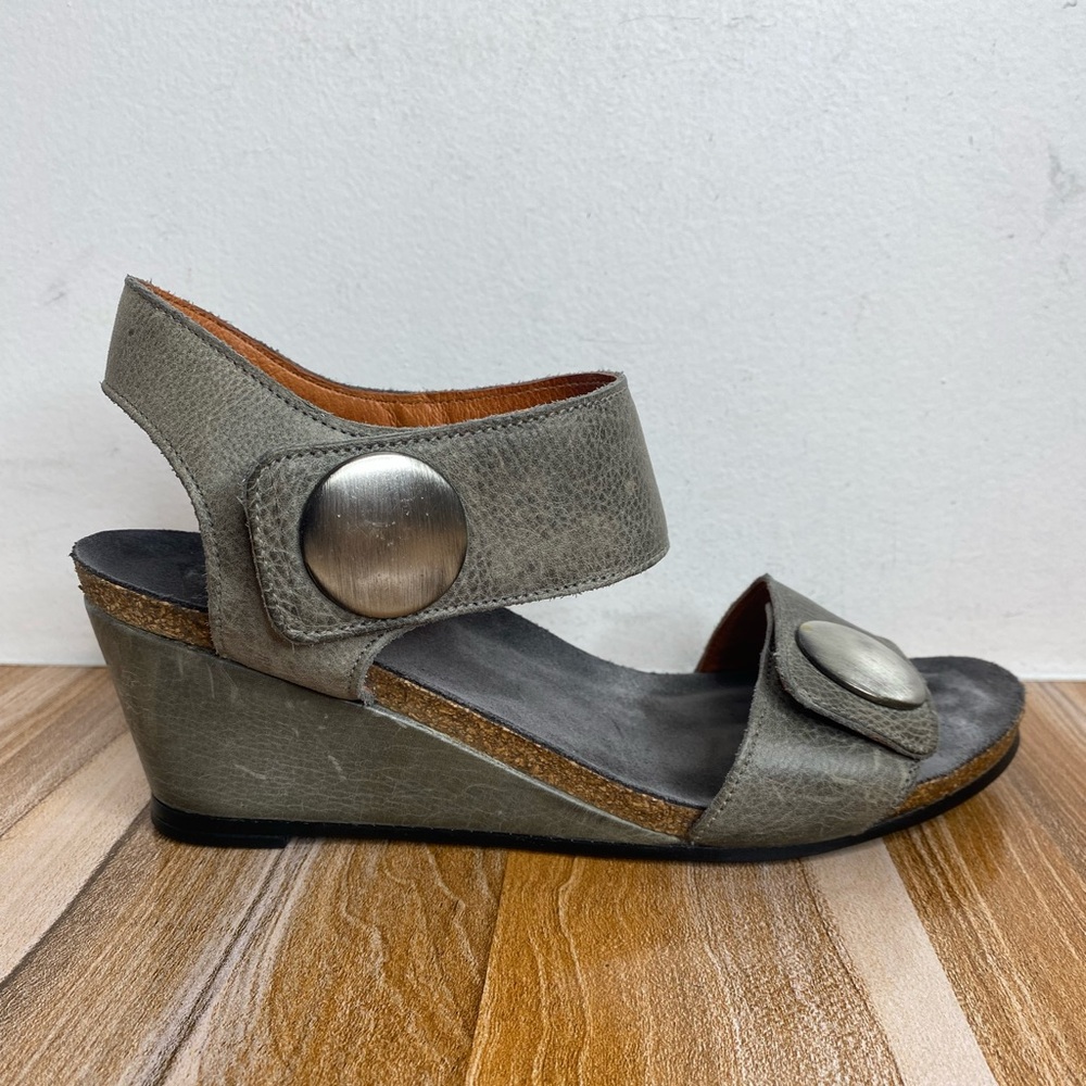 Taos Carousel 2 Platform Wedge Sandals Gray Ankle Strap Cork Mid Heel  Size 8.5